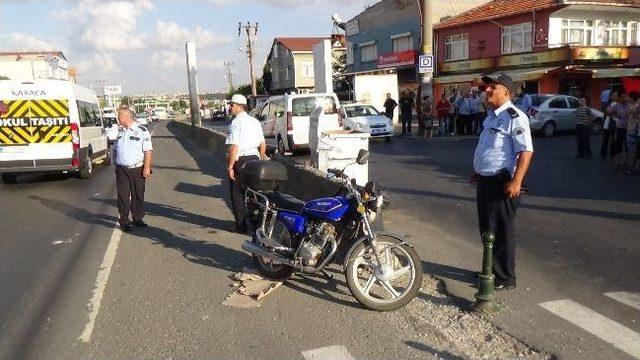 Motosiklet Yayaların Arasına Daldı: 1 Yaralı 1