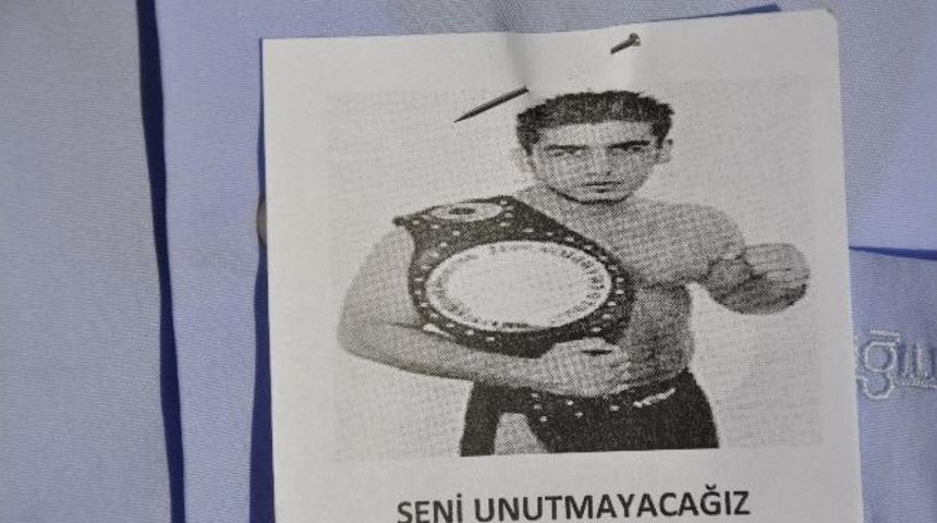 Hollanda&rsquo;da &Ouml;ld&uuml;r&uuml;len Kick Bokscu Midyat'ta Toprağa Verildi