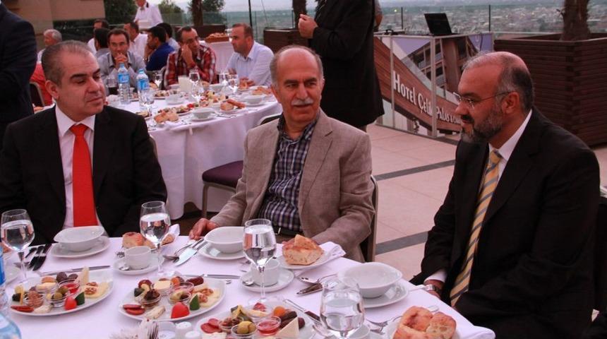 Alevi Ve S&uuml;nni Iş Adamları 'birlik' Iftarında Buluştu