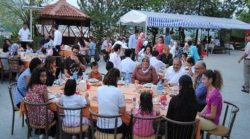 Turhal Kaymakamlığı&rsquo;ndan Koruyucu Ailelere Iftar Yemeği