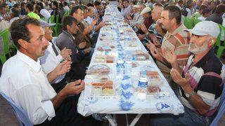 Bozok Bereket Kervanı, Yenifakılı Ilçesinde Iftar Verdi