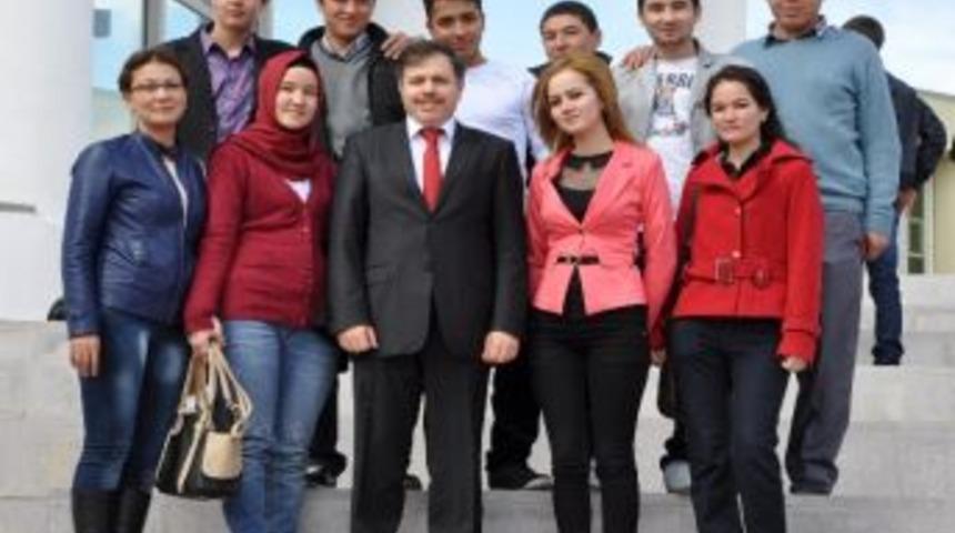 Uşak &Uuml;niversitesi&rsquo;ne 60 &Uuml;lkeden 2 Bin 348 &Ouml;ğrenci Başvuruda Bulundu