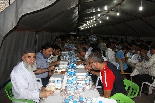 İhh, Bin 500 Kişi&rsquo;ye İftar Yemeği Verdi 2