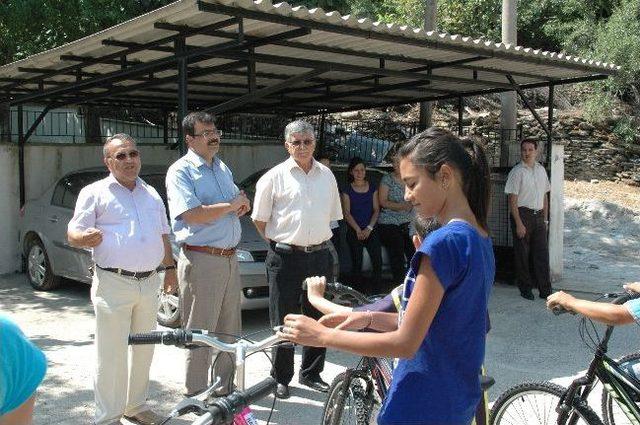 Karabıyık Aracı Oldu, 18 Minik Sevindi 1