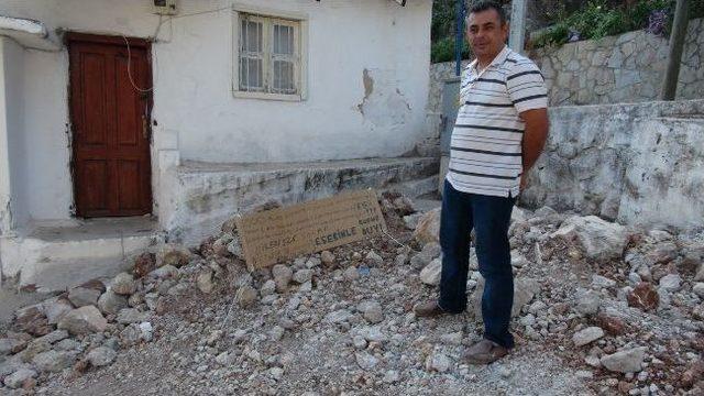 Fethiye Belediyesine Afişli Protesto 3