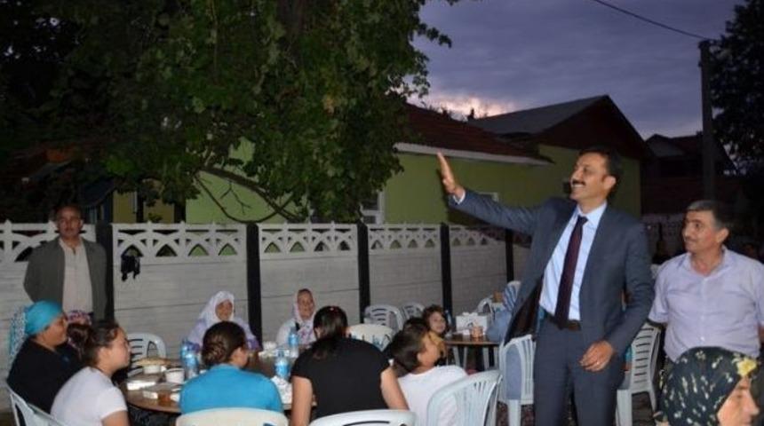 D&uuml;zce Belediyesi Mahalle İftarları İnsanları Kaynaştırıyor