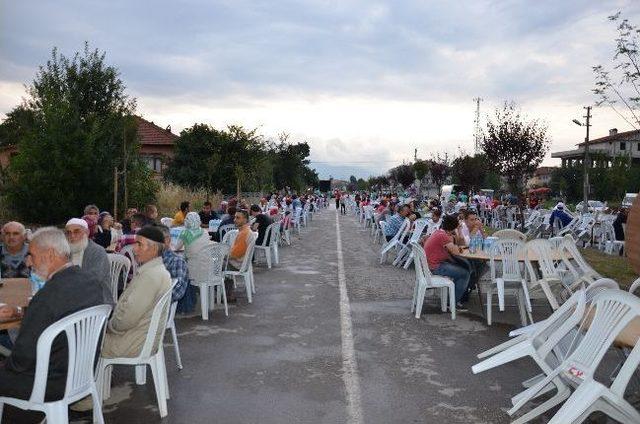 Düzce Belediyesi Mahalle İftarları İnsanları Kaynaştırıyor