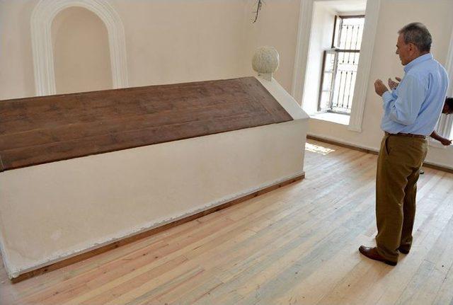 İzmir deki Emir Sultan T&uuml;rbesi nde Restorasyon &Ccedil;alışmaları Tamamlandı 1