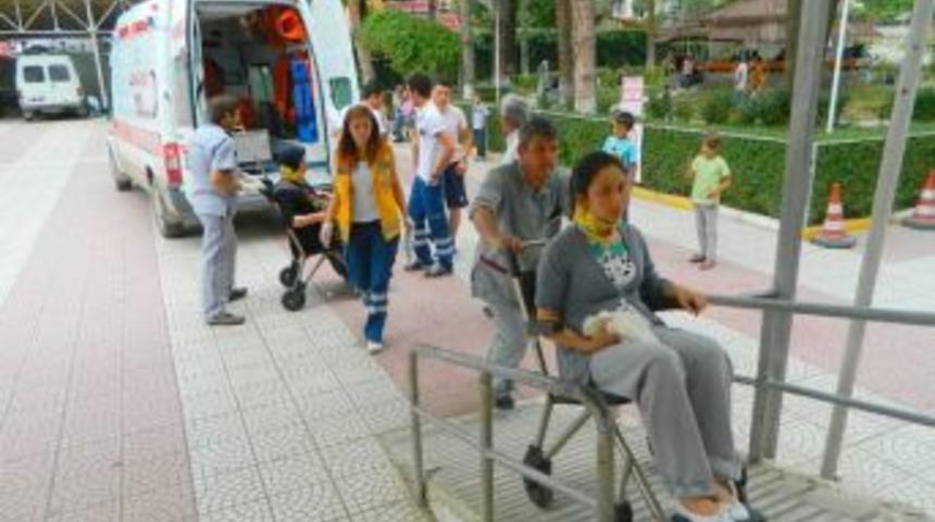 Ara&ccedil; Takla Attı 4 Yaralı