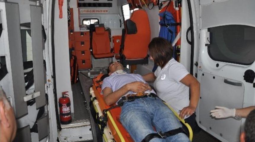 İftar Yemeği G&ouml;t&uuml;ren Kamyonet Takla Attı: 3 Yaralı