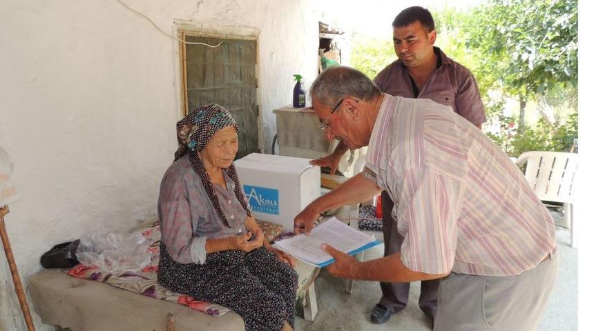 Aksu Belediyesi&rsquo;nden Dar Gelirli Ailelere Bin 200 Ramazan Paketi
