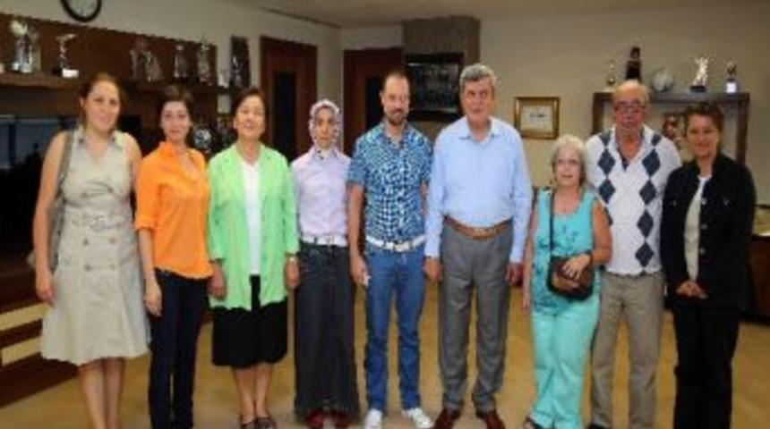 Başkan Karaosmanoğlu Hayvan Dostlarını Ağırladı