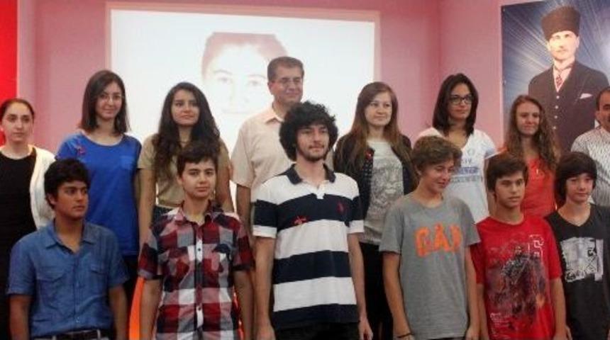 Başarılı &Ouml;ğrenciler &Ouml;d&uuml;llendirildi