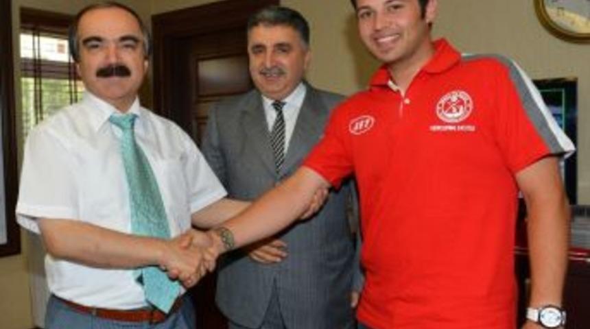 Atıcılık Türkiye Şampiyonundan Vali Coş’a Ziyaret