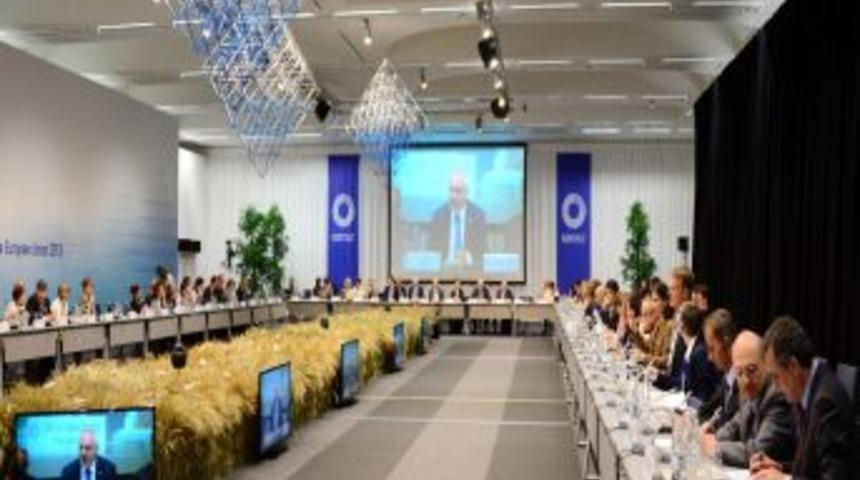 Bakan Bayraktar, Avrupalı Bakanlara Iklim Değişikliğini Anlattı