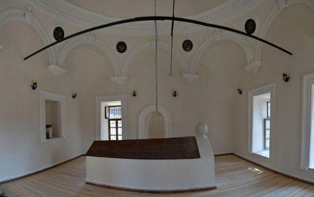 İzmir B&uuml;y&uuml;kşehir Belediyesi nden Tarihe Saygı 1