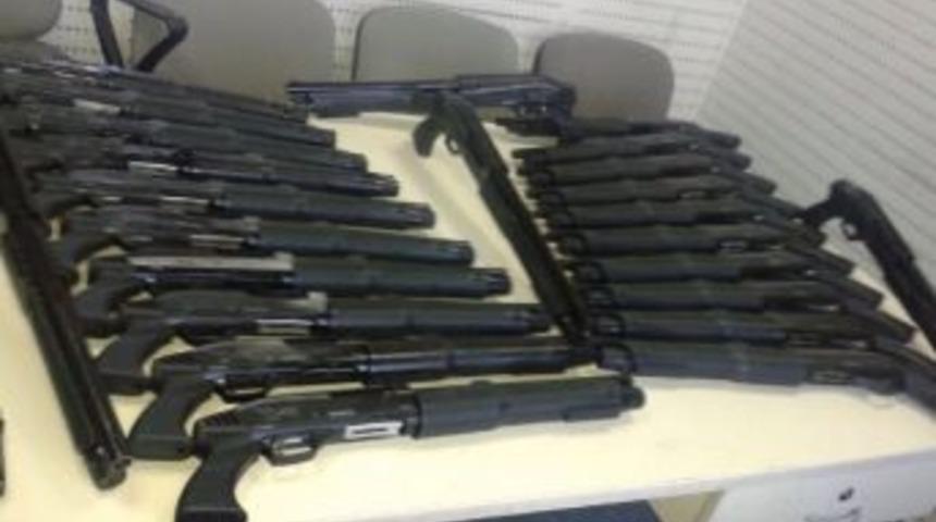 Kargodaki Ruhsatsız T&uuml;fekler Polise Takıldı