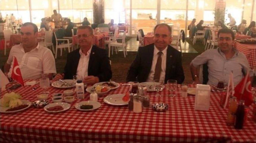 İş Ve Siyaset Bu İftarda Buluştu