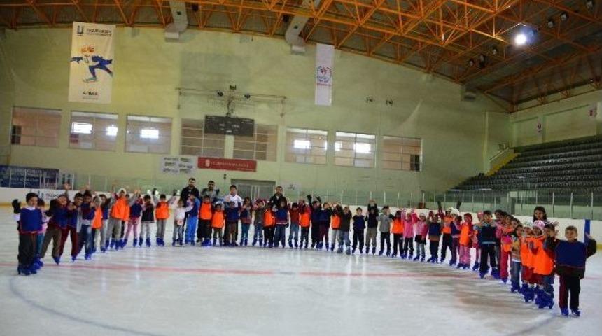 Kayak&ccedil;ılara Buz Pateni Dersi