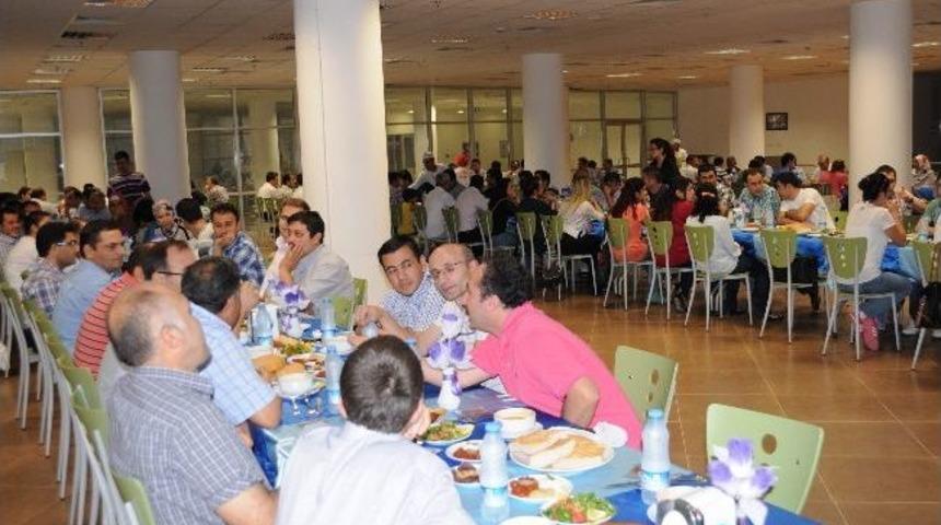 Rekt&ouml;r G&uuml;ven&ccedil;&rsquo;ten İftar Yemeği
