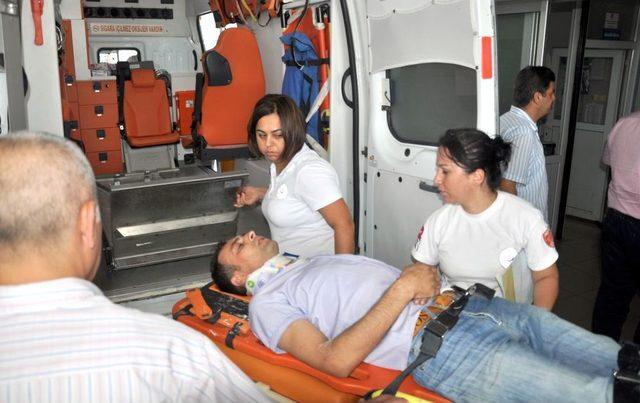 Hastaneye Yemek G&ouml;t&uuml;ren Kamyonet Kaza Yaptı 1