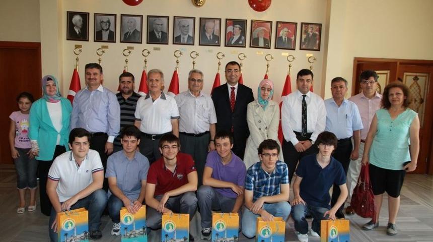 LYS T&uuml;rkiye Şampiyonlarına İzmir Valisi'nden Altın