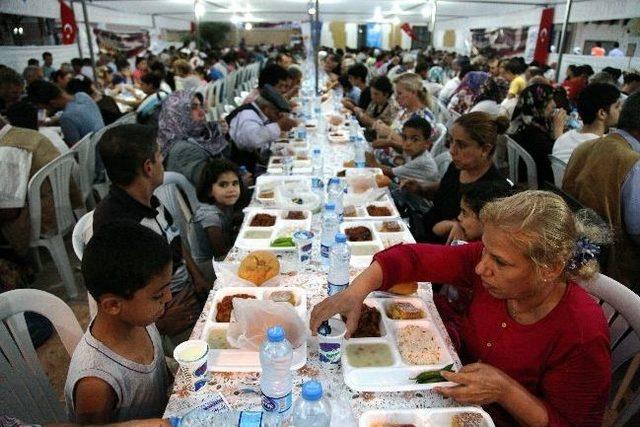 (özel Haber) Ramazan'da Önce Vatandaşlar, Sonra Hayvanlar Doyuyor