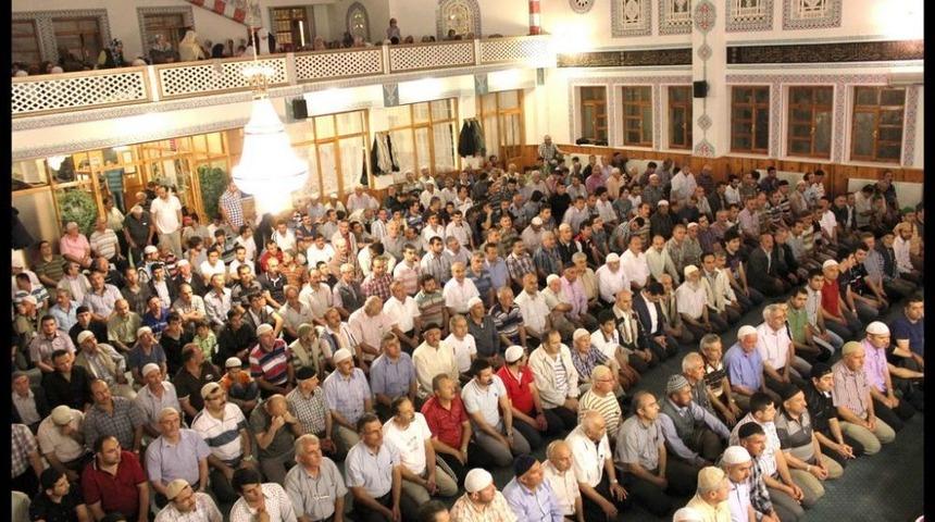 &Ccedil;orum&rsquo;da Enderun Teravihi Ve Cumhur M&uuml;ezzinliği Cemaati Mest Ediyor