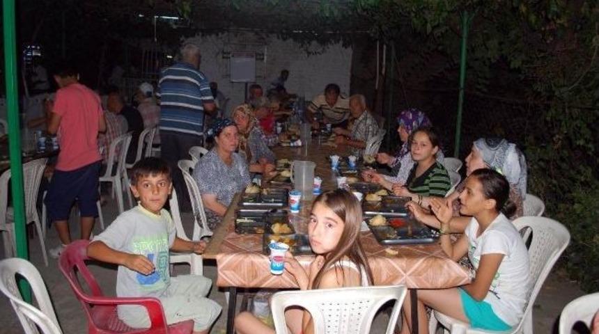 Salihli Tso Herg&uuml;n 600 Kişiye İftar Yemeği Veriyor
