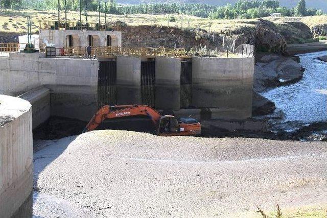 Hes Çalışmalarında Çaya Dökülen Çamura Tepki