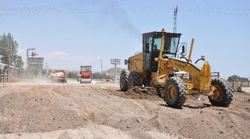 Tatvan Belediyesi&rsquo;nden Yol Yapım &Ccedil;alışması