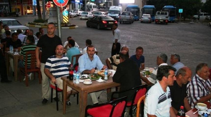 Ak&ccedil;akoca'da Belediye İş&ccedil;ileri İftarda Buluştular