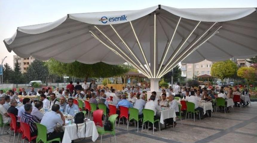 Malatya Belediyesi&rsquo;nden Muhtarlara İftar Yemeği