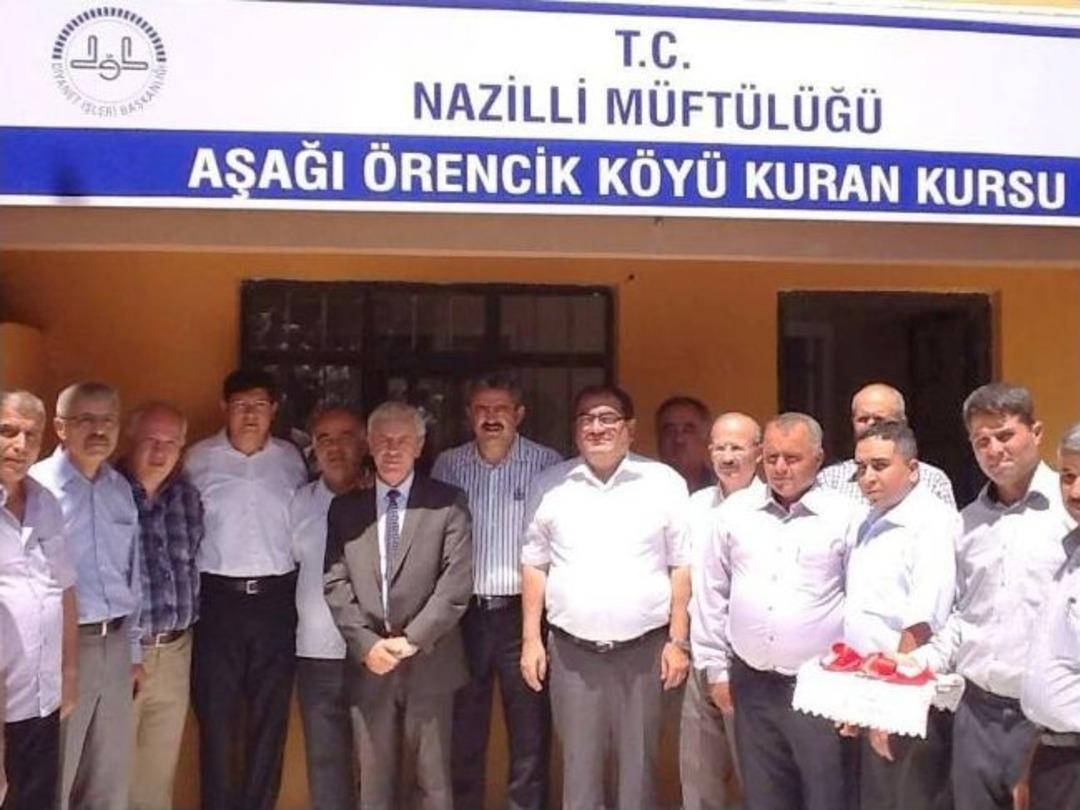 Kuran Kursuna Destek Veren Başkan Alıcık&rsquo;a Plaket