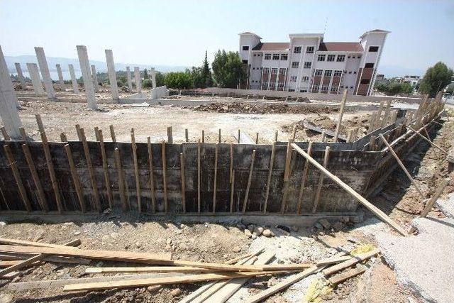 Bayraklı Belediyesi nden Yeni Pazaryeri 1