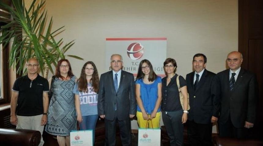 Vali Tuna&rsquo;dan Sbs Birincilerine &Ouml;d&uuml;l