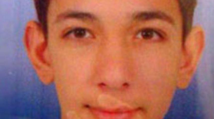 Parkta yaslandığı korkuluklarda akıma kapılıp &ouml;ld&uuml;