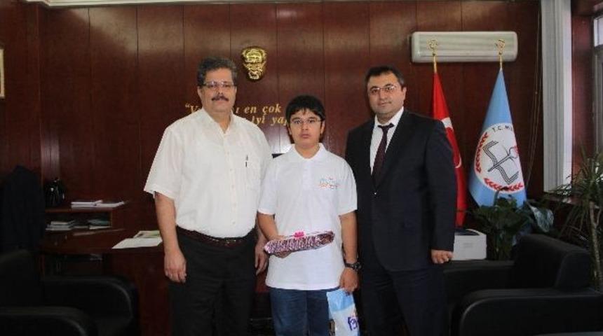 Sbs Muğla Birincisine Milli Eğitim M&uuml;d&uuml;r&uuml;nden Hediye