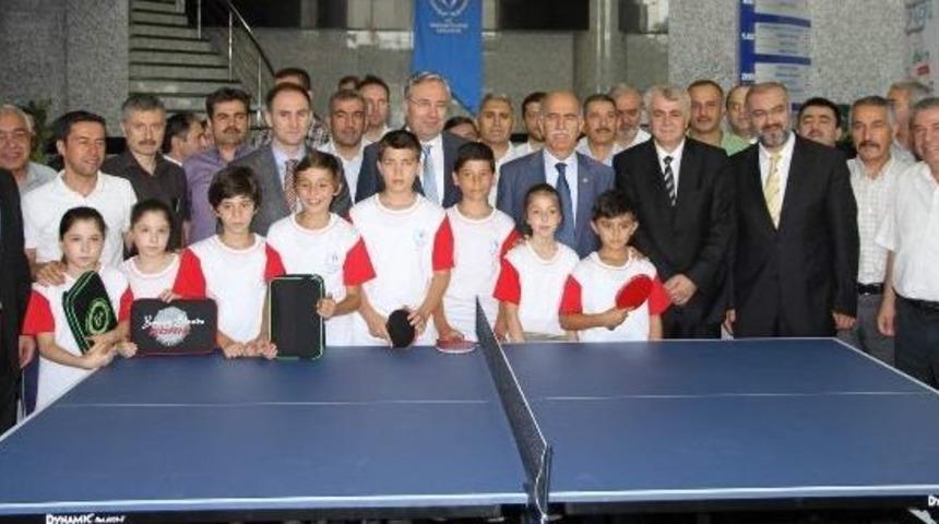 Bursa&rsquo;da Okullara 200 Adet Masa Tenisi Masası Hediye