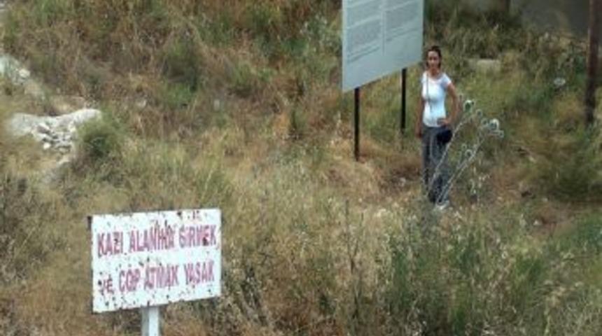 Olmayan Mozaiğin Tabelası Turisti Yanıltıyor