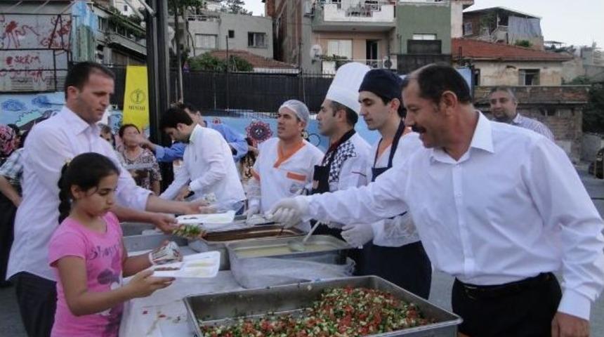 M&uuml;siad İzmir İftarları S&uuml;r&uuml;yor