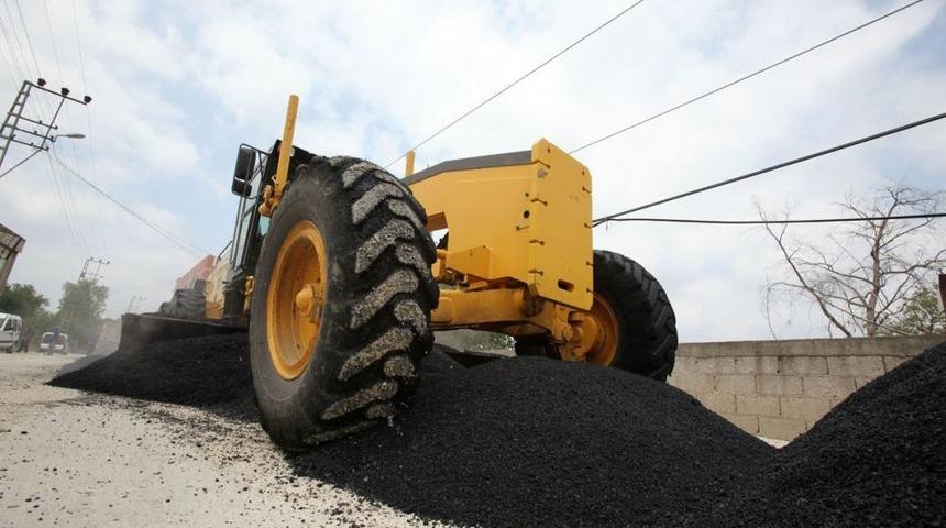 Seyhan&rsquo;da Asfalt &Ccedil;alışmaları S&uuml;r&uuml;yor