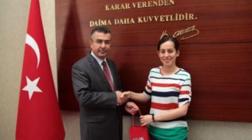 Vali Lekesiz, SBS Ve LYS Şampiyonlarını Kabul Etti