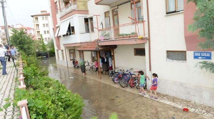 Isparta'da 3 G&uuml;nd&uuml;r Devam Eden Yağmur Etkili Oldu