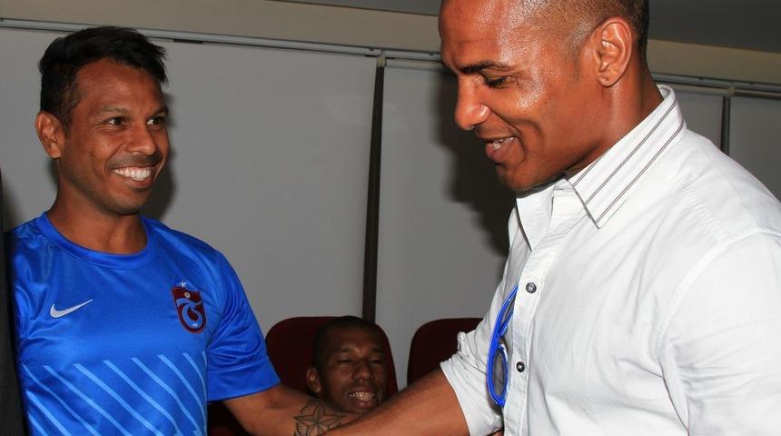 Trabzonspor'da, Malouda Takım Arkadaşlarıyla Tanıştı