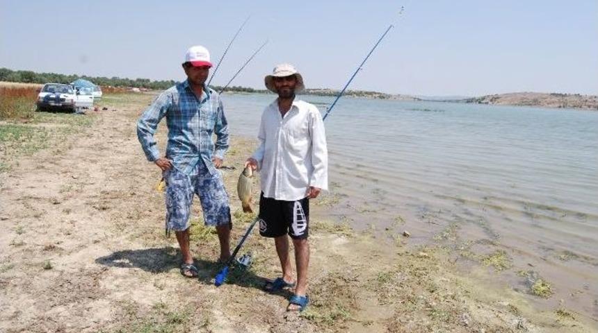 Eşmeliler İftarı Balık Tutarak Bekliyor