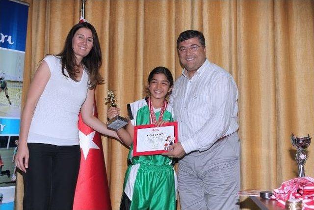 Bornova Belediyesi Sporcu Ordusuyla Gururlu 1