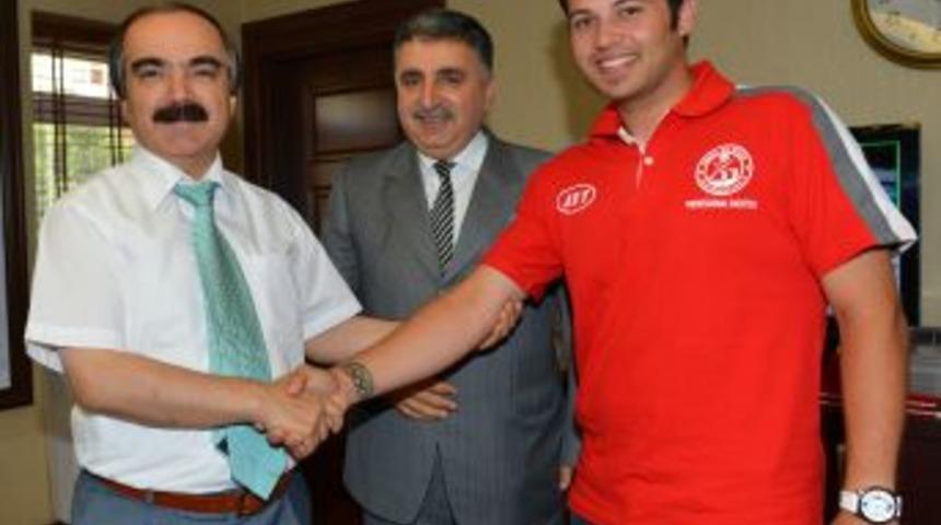 Atıcılık Şampiyonundan, Vali Coş&rsquo;a Ziyaret