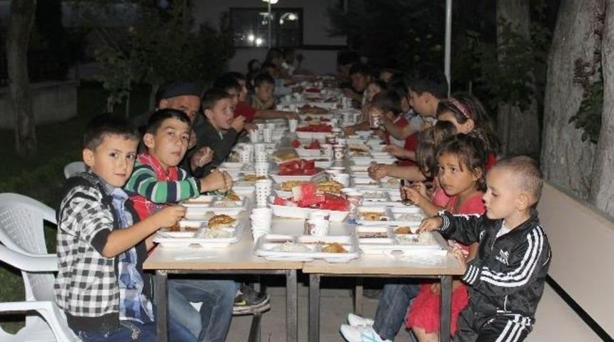 Yaz Kuran Kursu &Ouml;ğrencilerine İftar Yemeği