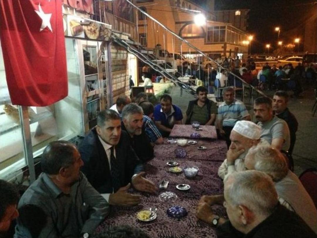 Mhp Erzurum İl Başkanı Kaya&rsquo;nın, İftar Sonrası Vatandaşlarla Buluşmasında İlgin&ccedil; Diyaloglar Yaşanıyor